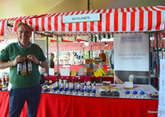 Ton Severrien van GreenStrout dit keer bij de kraam van het Duitse merk Bio Planète. Nieuw bij Udea is de 'Taste the World'-range met wokolie, curryolie en pizza & pasta-olie.